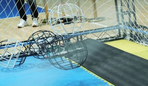 操控类 · 空中足球赛